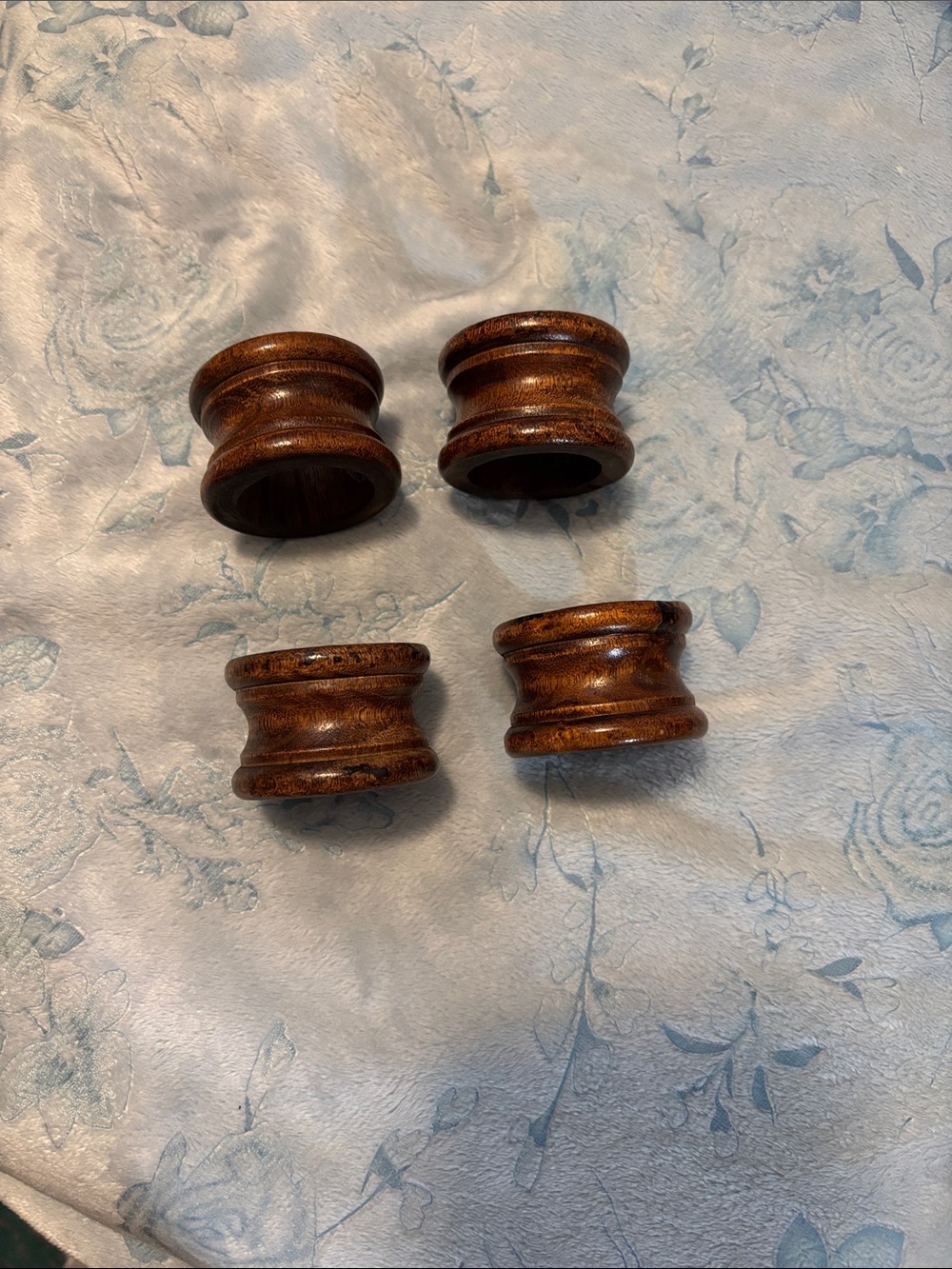 Set of 4 Wooden Napkin Rings - Rich Brown made in Taiwan